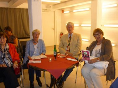 Hier sitzen in voller Erwartung: Wiebke, Heidi, Achim und Ingrid